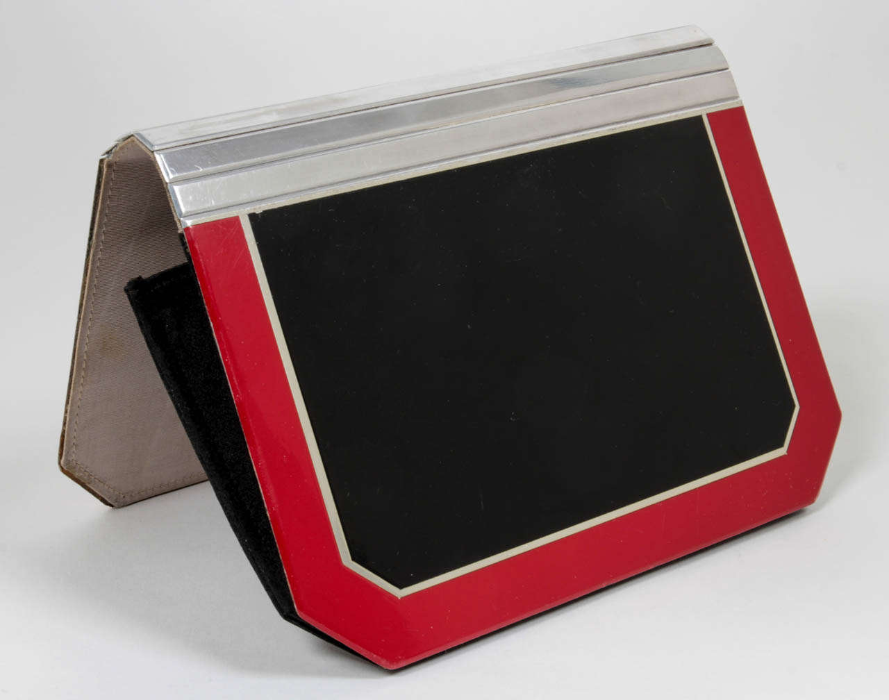 French Art Deco Dynamic Lacquered Aluminum Black Silk Satin Clutch/Purse c. 1930 For Sale 1