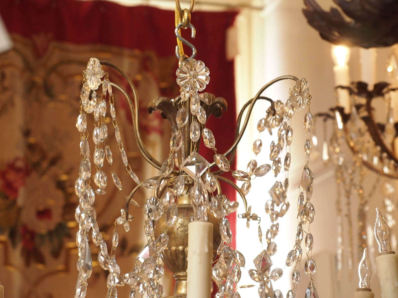 Small Scale 18th Century Italian Genoa Chandelier In Excellent Condition In Natchez, MS