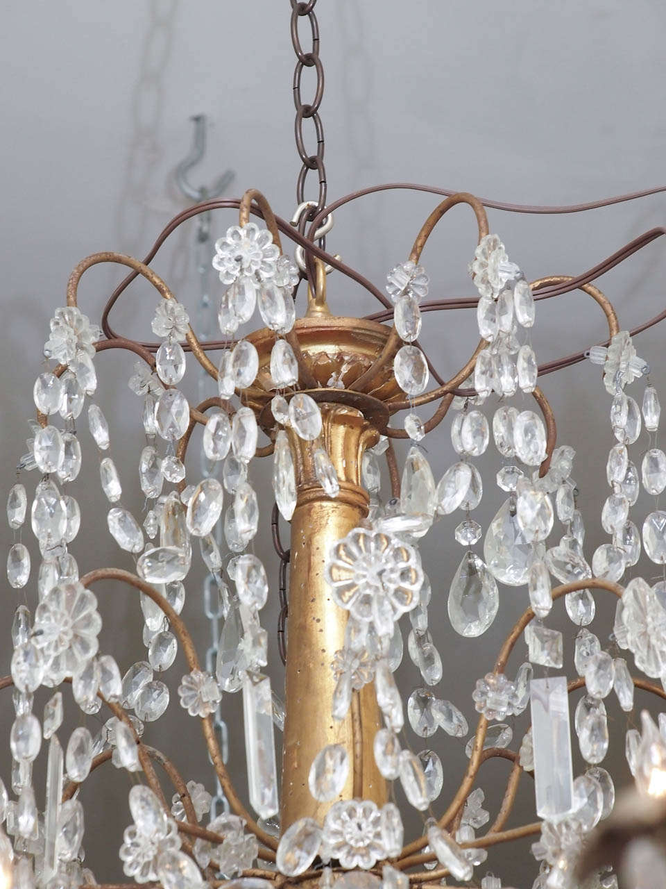 Italian Genovese Gilt Wood and Crystal Chandelier In Excellent Condition In Natchez, MS