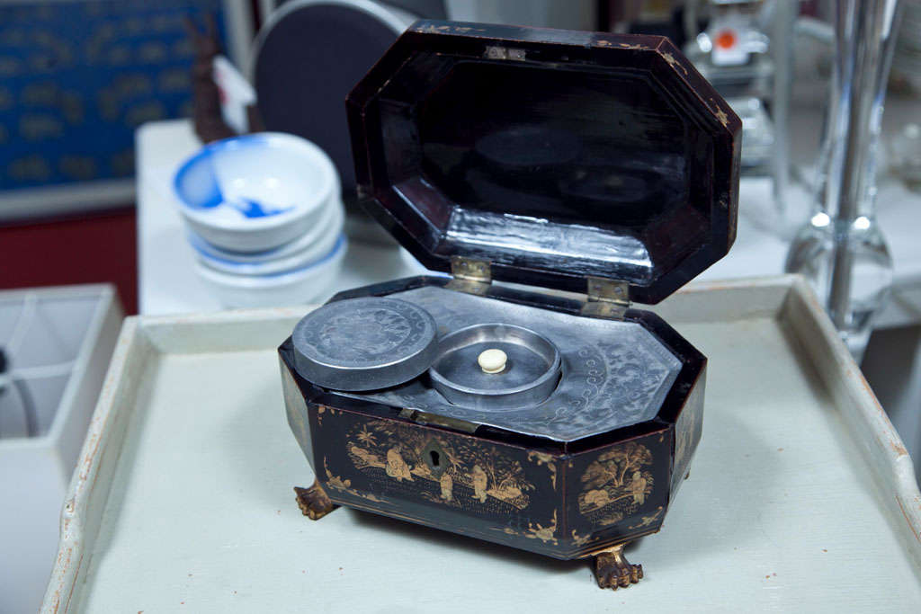 XIXe siècle Boîte à thé en laque d'exportation chinoise du 19ème siècle en vente