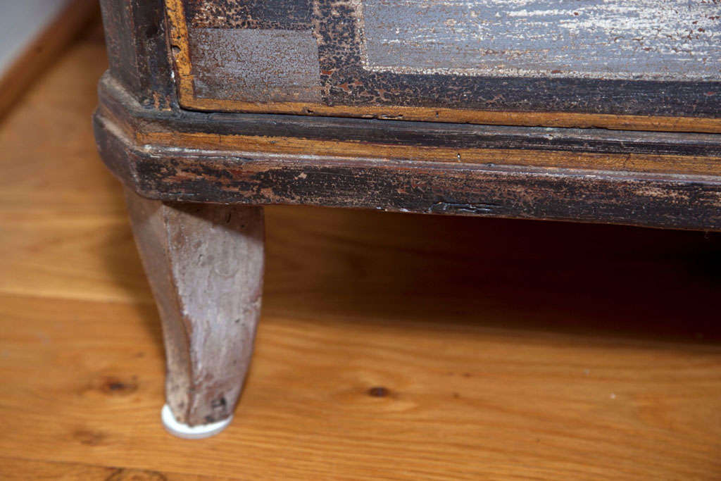 Large early 19th century  Continental Painted  Chest of Drawers In Excellent Condition In Westport, CT