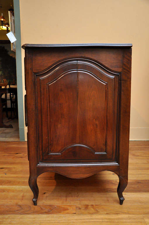 Italian Piedmontese Walnut Commode, Circa 1780 In Good Condition For Sale In Lake Forest, IL