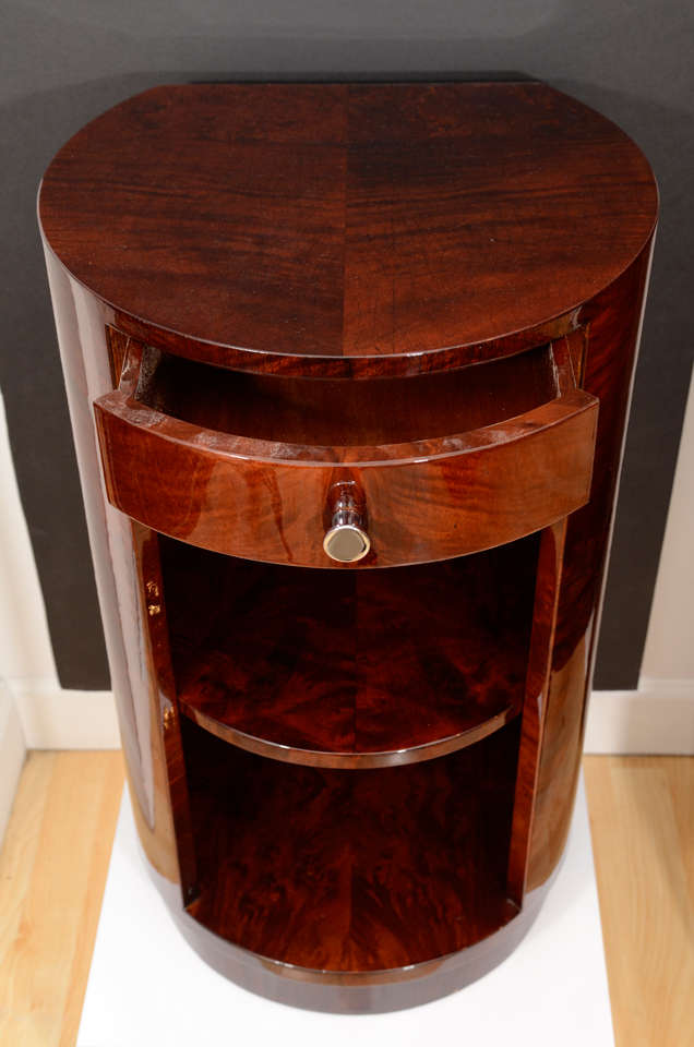 Machine Age Art Deco Nightstands In Excellent Condition In Pompano Beach, FL