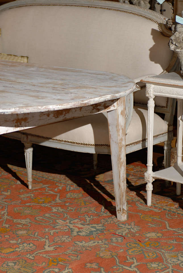Dining Table with Tapered Legs at 1stdibs
