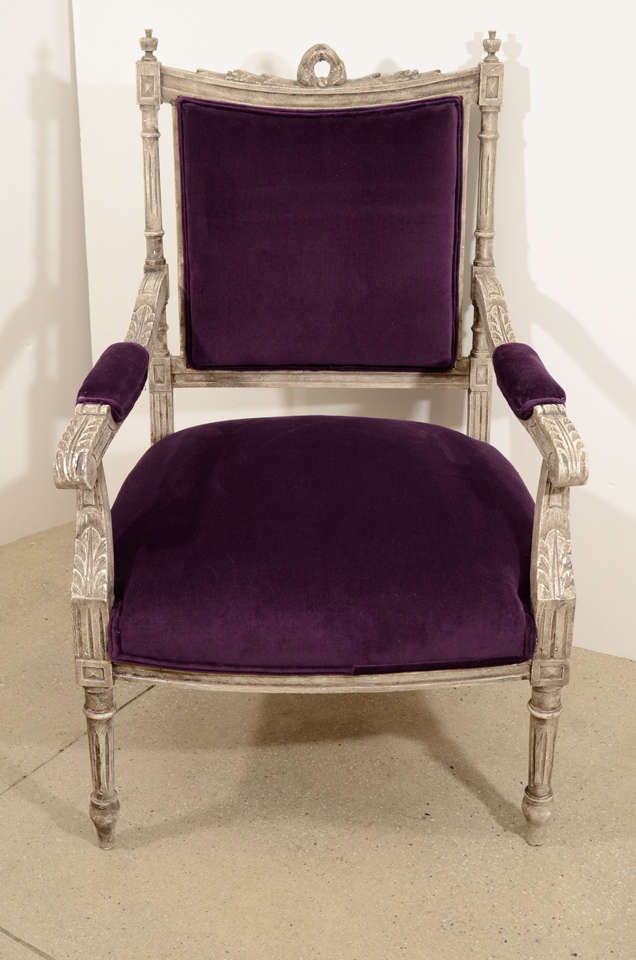Pair of French Louis XVI Painted Armchairs in Purple Velvet In Excellent Condition In New York, NY