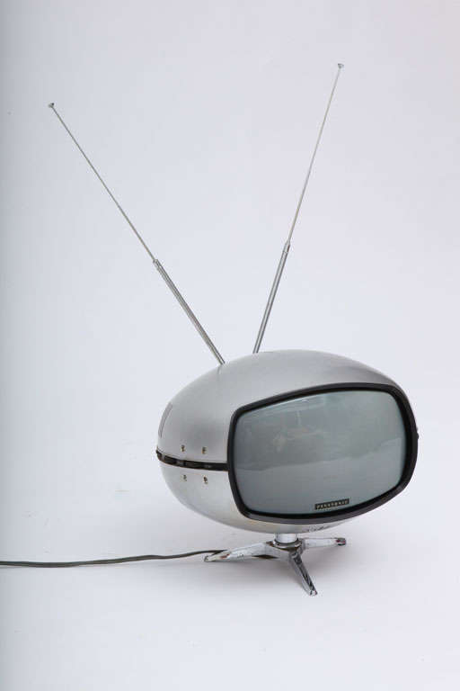 Panasonic Orbit Television,<br />
Plastic and painted metal<br />
10