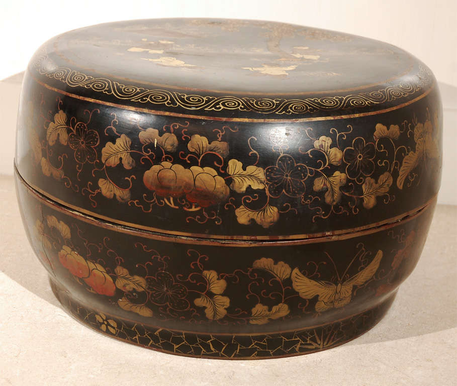 An Antique Chinese Lacquer Wedding Box 2