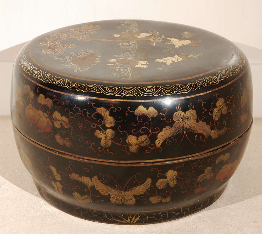 An Antique Chinese Lacquer Wedding Box 3
