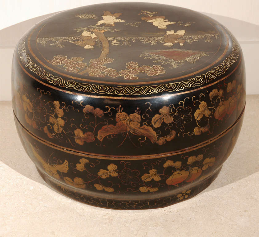 An Antique Chinese Lacquer Wedding Box 4