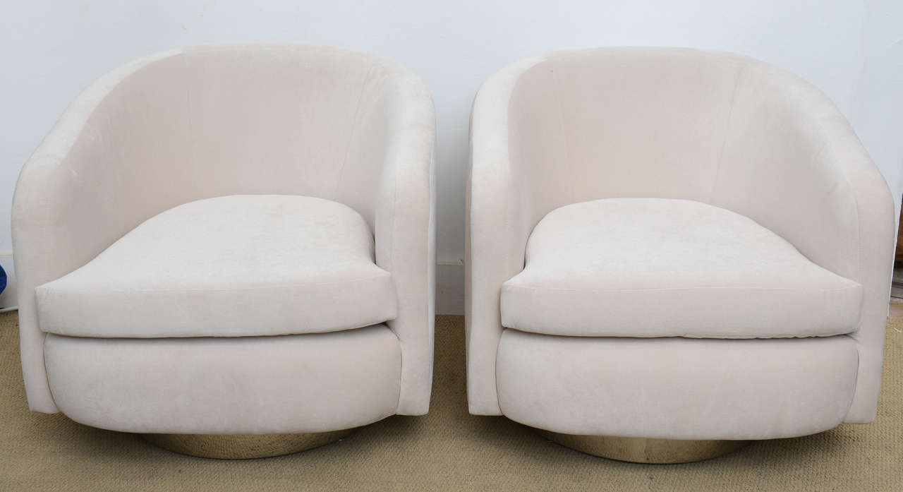 Mid-Century Modern Pair of Chic 1970s Modern Swivel Chairs Baughman, Kagan Style by Karpen