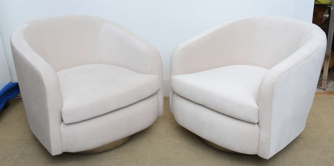 Late 20th Century Pair of Chic 1970s Modern Swivel Chairs Baughman, Kagan Style by Karpen