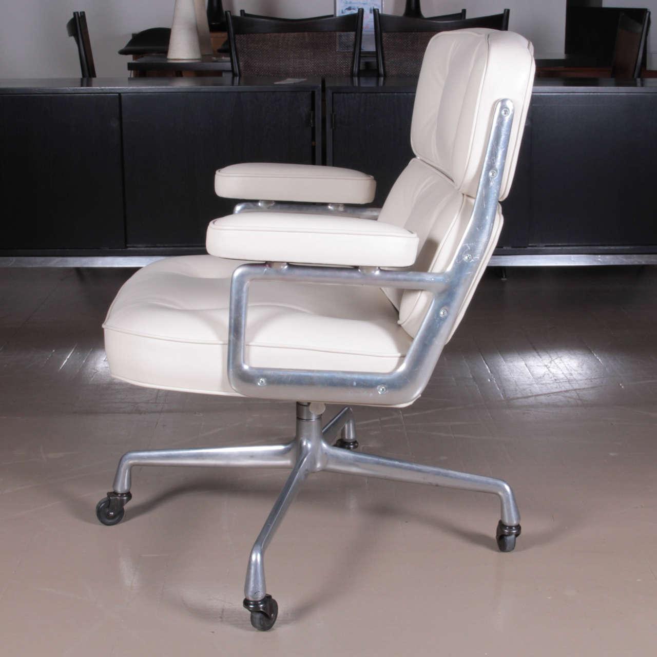 American Charles Eames Time Life Chair