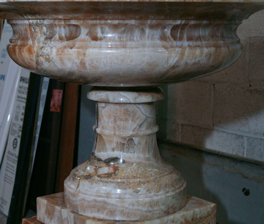 italien Une belle et rare grande  Urne ou fontaine en onyx Lapis Medicea en vente