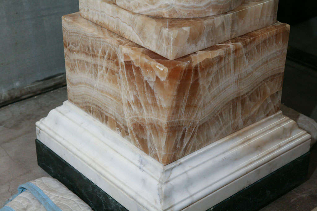 A Fine and Rare Large  Lapis Medicea Onyx Urn or Fountain For Sale 1