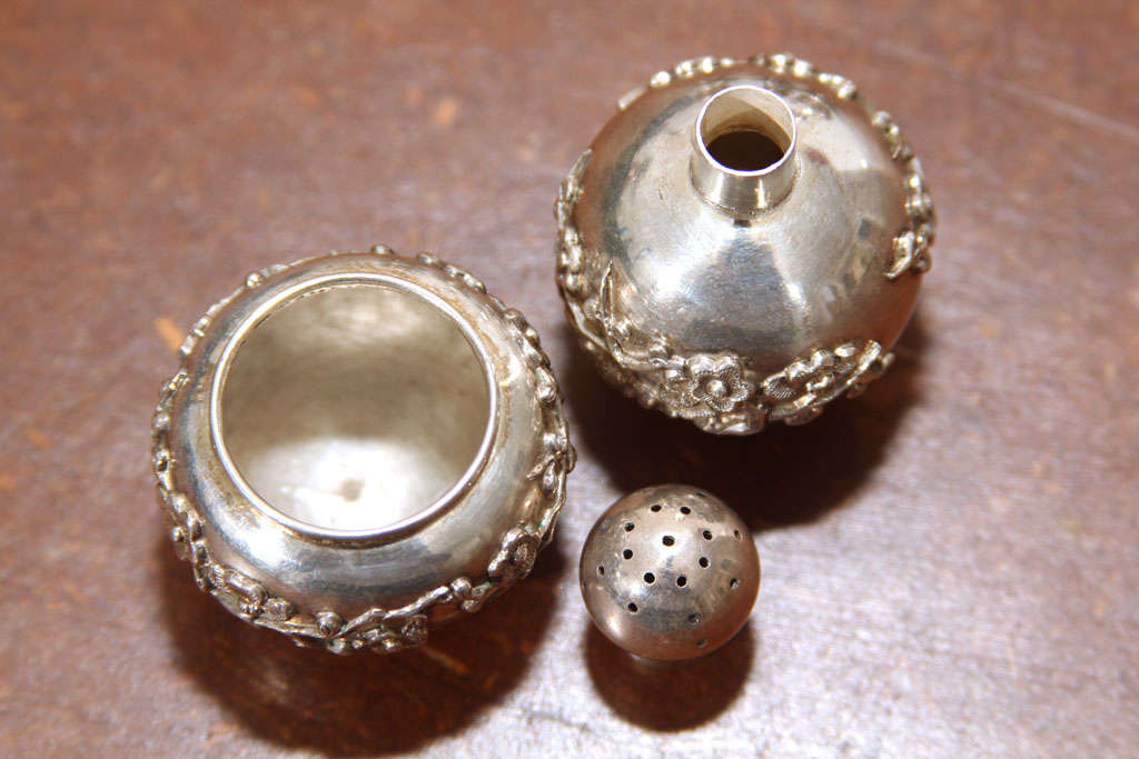 Set of 4 Japanese Silver Salt and Pepper Cellars For Sale 3