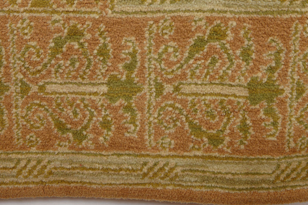 Tapis Cuenca espagnol vintage avec motif de couronnes de la Renaissance Excellent état - En vente à Milan, IT