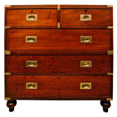 Una cassapanca da campagna inglese in mogano rilegata in ottone con piedini originali staccabili, Circa 1850