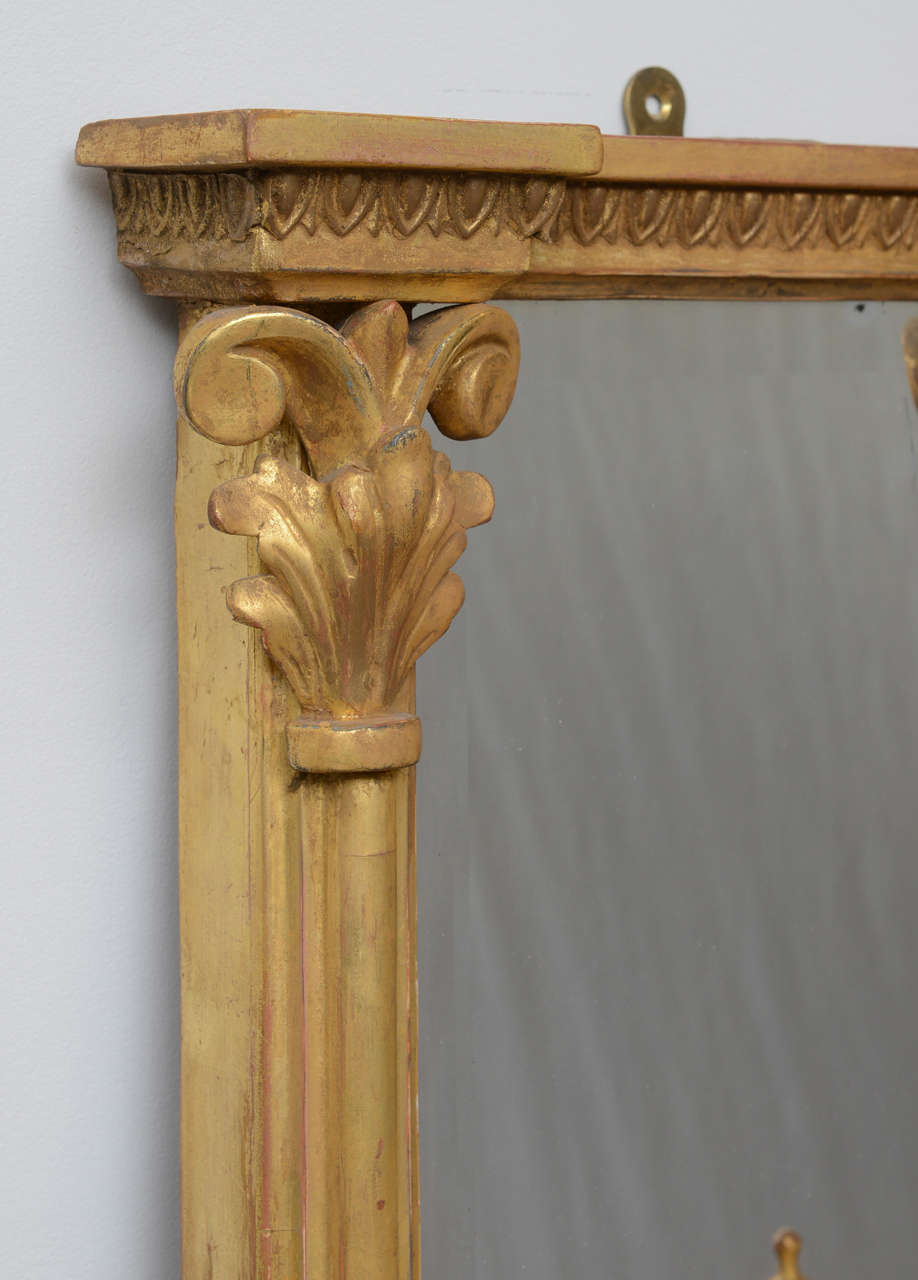 Paar vergoldete neoklassizistische verspiegelte Schnörkel (Vergoldetes Holz)