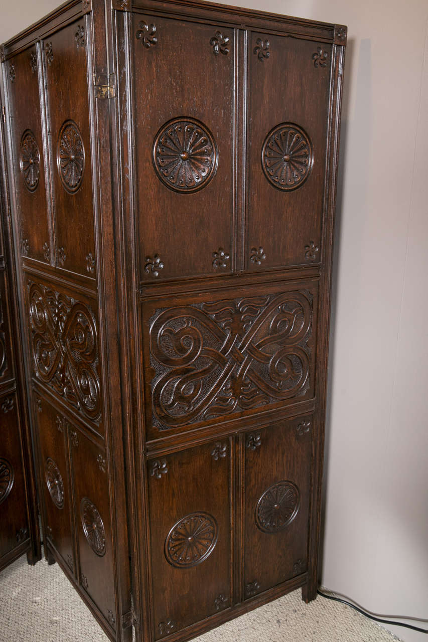 19th Century Carved Oak Screen In Good Condition For Sale In Stamford, CT