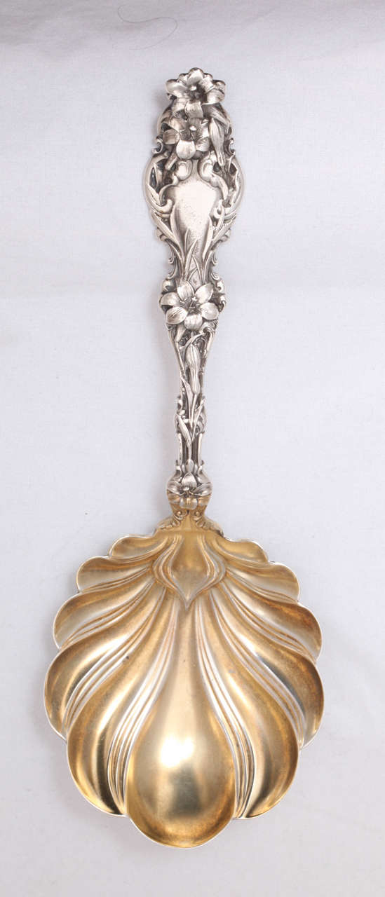 Großer Jugendstil-Servierlöffel „Lily“ aus Sterlingsilber 3