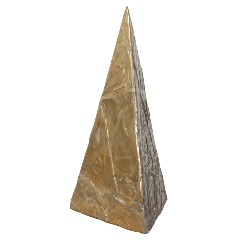 20th century gilted bronze pyramid signed by Aparìcio For Sale