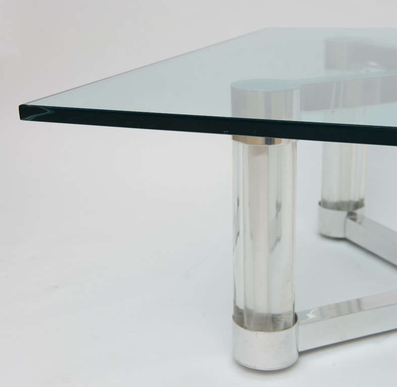 Mid Century Modern Lucite & Metal 1960s X Base Coffee Table In Good Condition For Sale In Miami, FL
