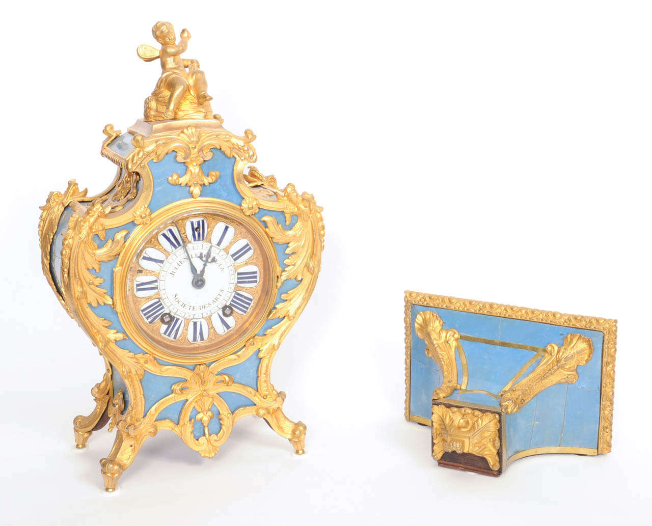A French Regence Blue Horn Bracket Clock on Wall by Julien Le Roy In Good Condition For Sale In Amsterdam, Noord Holland