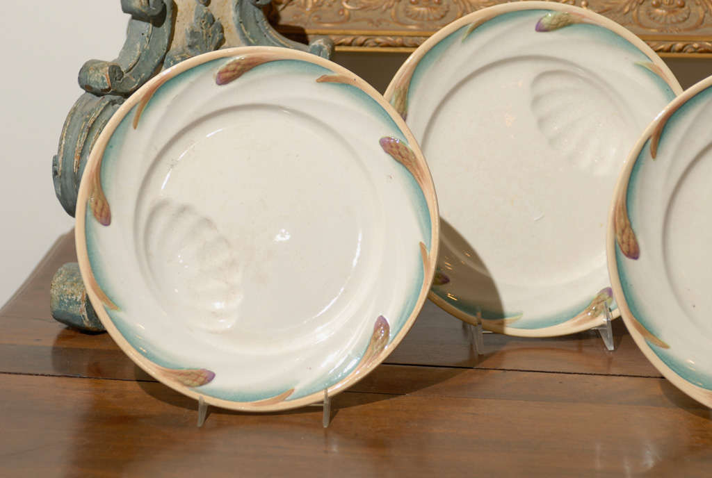 French Late 19th Century Sarreguemines Asparagus Plates with Shell Shaped Hole For Sale 1