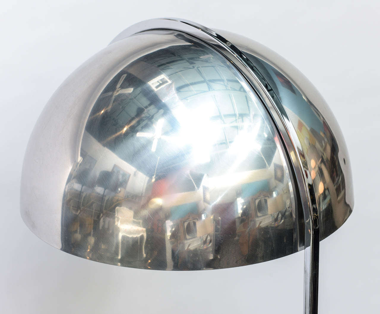 Chrome Dome Floor Lamp with End Table In Excellent Condition In Miami, FL