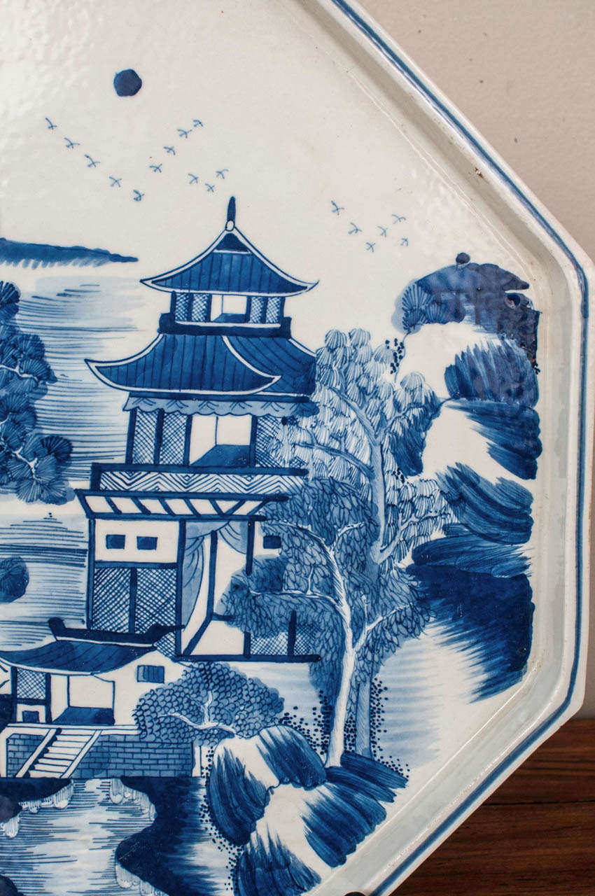 Chinese Blue and White Porcelain Octagonal Charger In Excellent Condition For Sale In Washington, DC