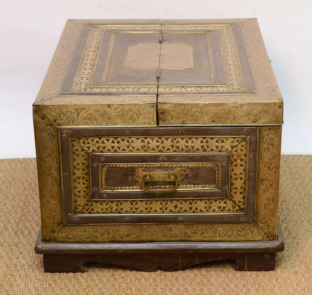 Antique Moroccan 19th Century Large Brass & Wood Trunk In Good Condition In West Palm Beach, FL