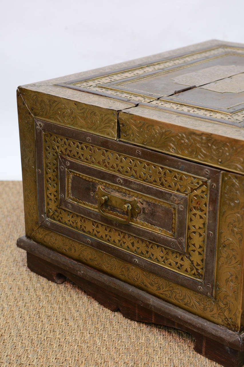 Antique Moroccan 19th Century Large Brass & Wood Trunk 3
