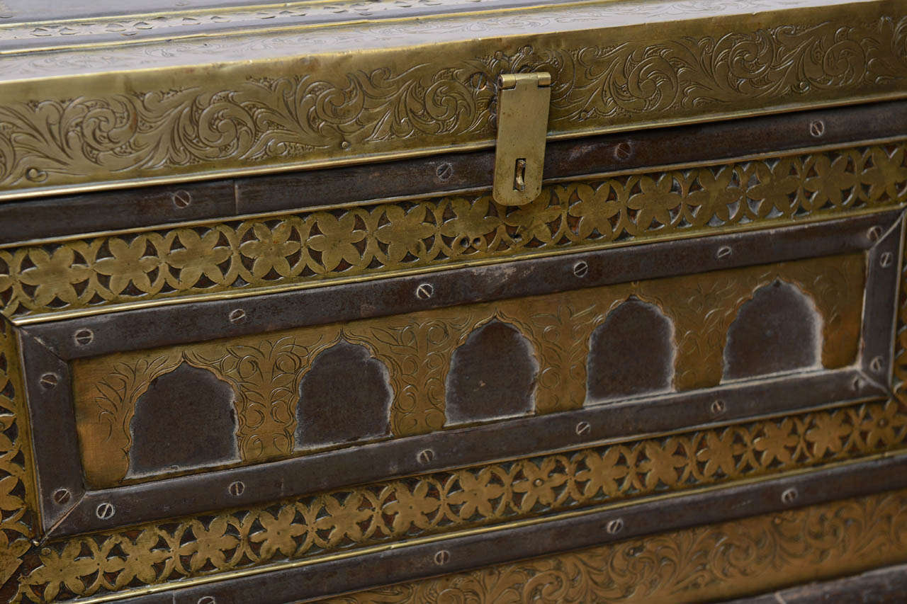 Antique Moroccan 19th Century Large Brass & Wood Trunk 4