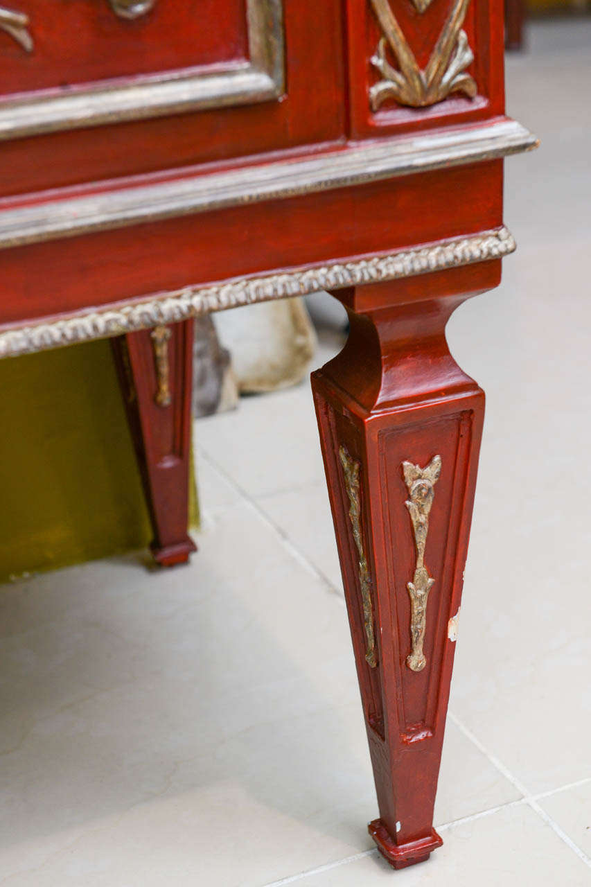 Italian Neoclassic Style Scarlet Painted and Silver Gilt Cabinet In Excellent Condition For Sale In Hollywood, FL