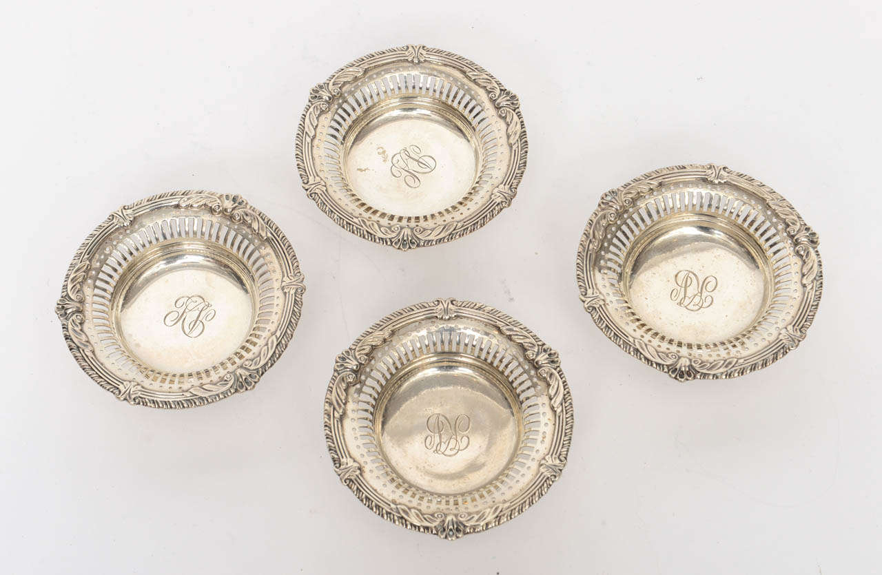 British Set of Four English Dishes circa 1900 For Sale