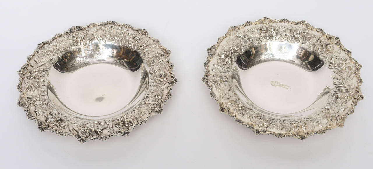 Pair of Sterling Silver Bowls, Repousse Design, 20th Century For Sale 1