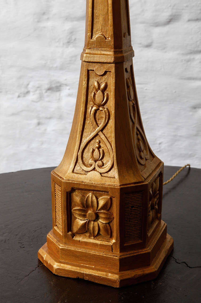 British English Edwardian Downton Abbey Style Gilt Wood Lamp For Sale