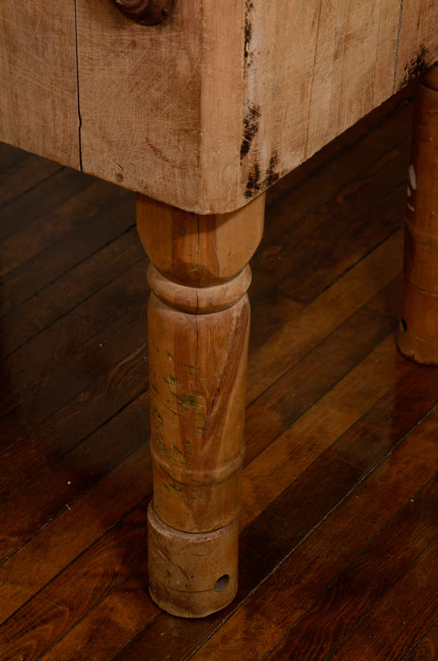 English Butcher Block from the early 19th Century In Distressed Condition In New York, NY