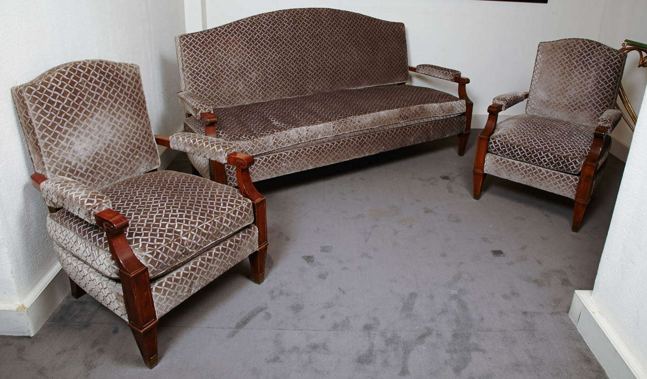 Important walnut drawing-room set by Jean Pascaud, circa 1945.
with a large sofa and two suited armchairs. 
Square backs and feet, elbow-leggers with typical Pascaud snail design. 
Sofa : H.105 x L.200 x D.83cm  / H.38 x w.30 x d.29 inches. 