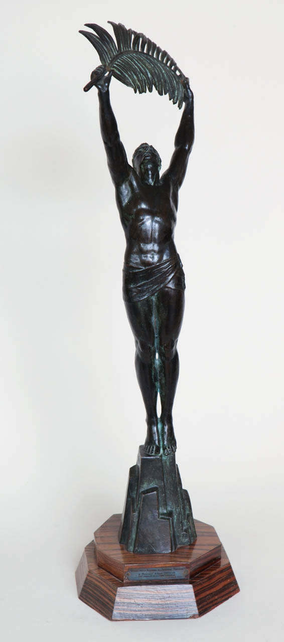 Pierre Le Faguays French Art Deco 'Victory' Bronze Sculpture In Good Condition For Sale In New York, NY