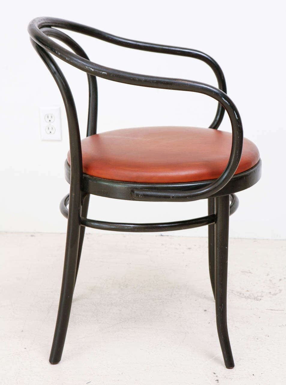 Set of 6 Matte Black and Custom Leather Thonet Chairs In Excellent Condition In Los Angeles, CA