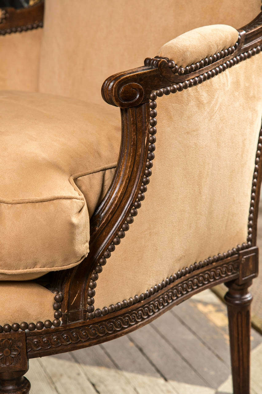 Paire de bergères de style Louis XVI Excellent état - En vente à Woodbury, CT