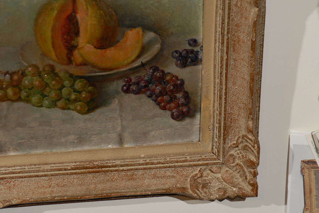 Français Nature morte à l'huile encadrée du 19e siècle représentant des fruits, des raisins et un melon en vente