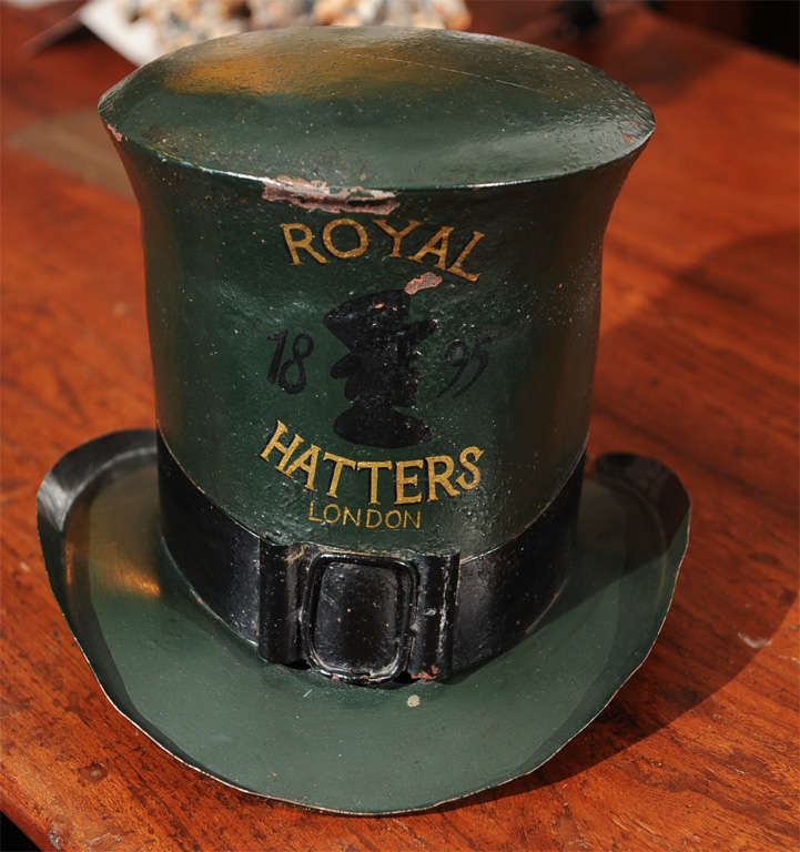 Green and Black Tole Painted Top Hat In Good Condition In San Francisco, CA