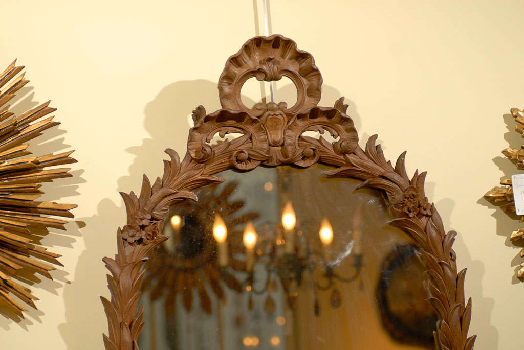 French Louis XV Style Oval Carved Wood Mirror with Foliage Motifs In Good Condition In Atlanta, GA