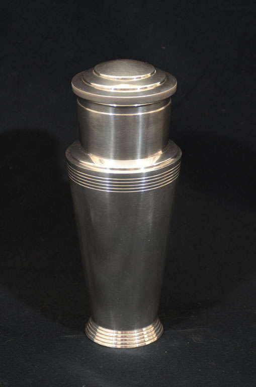 A rare Art Deco silver plated 1-pint capacity cocktail shaker. A signature design by Keith Murray with modern, geometric lines. The large cap serves as a double jigger with a removable strainer inside. Marked Mappin & Webb, English, circa 1932.