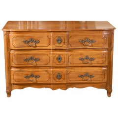 French 18th Century Louis XV Period Walnut Commode en Arbalète, Three Drawers