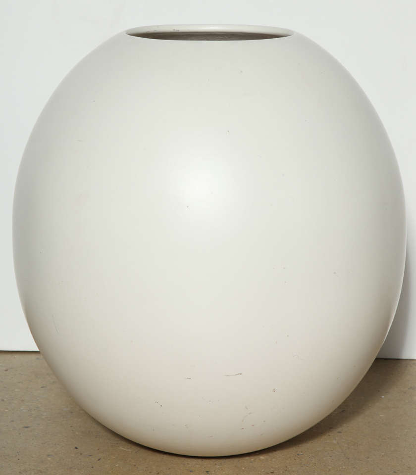 American Monumental California Modern Off White Stoneware Indoor Outdoor Vase, C. 1960