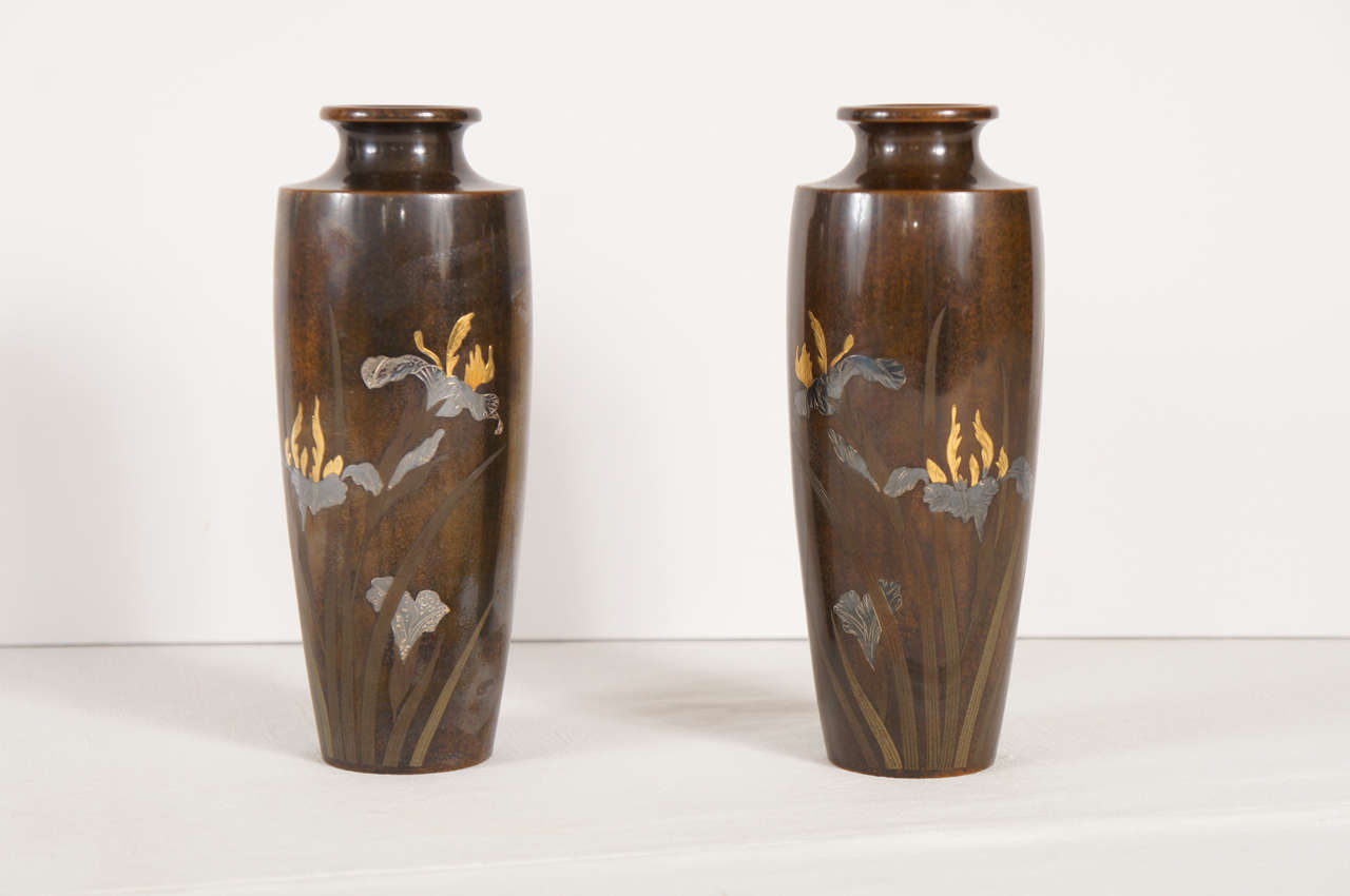 A Very Good Pair of Japanese Bronze Vases Inlayed With Gold and Silver In Excellent Condition In Hudson, NY