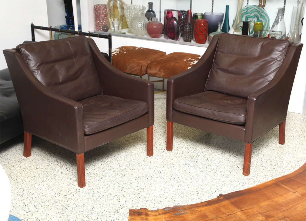 A pair of armchairs en suite with the couch listed separately.
beautiful original leather.